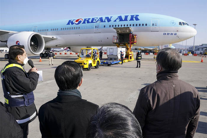 Korean Air присоединилась к мировым перевозчикам  вакцины против ковида